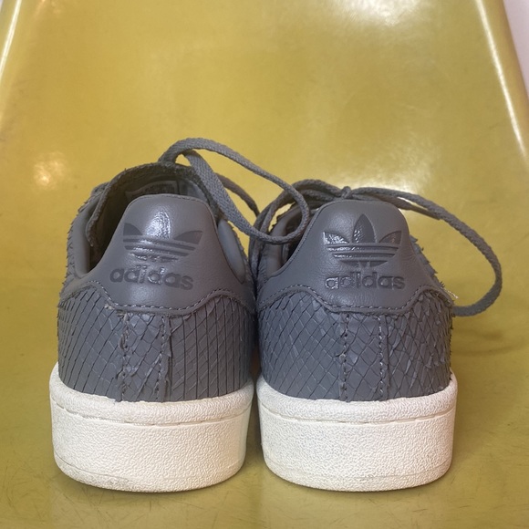 Adidas Textured Sneaker Sz 8.5 - Picture 4 of 10